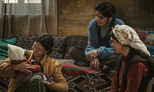 ALTIN LALE'Yİ 'KIZ KARDEŞLER' KAZANDI